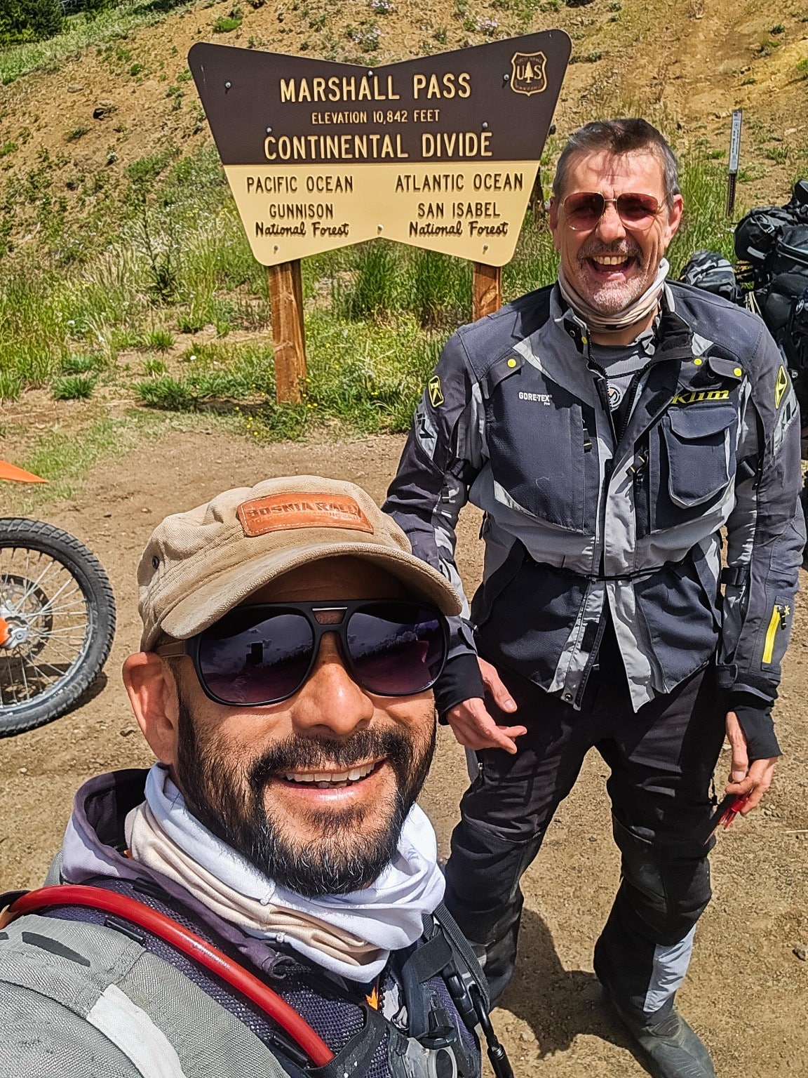 Adal y Mike en Marshall Pass durante la expedición Continental Divide